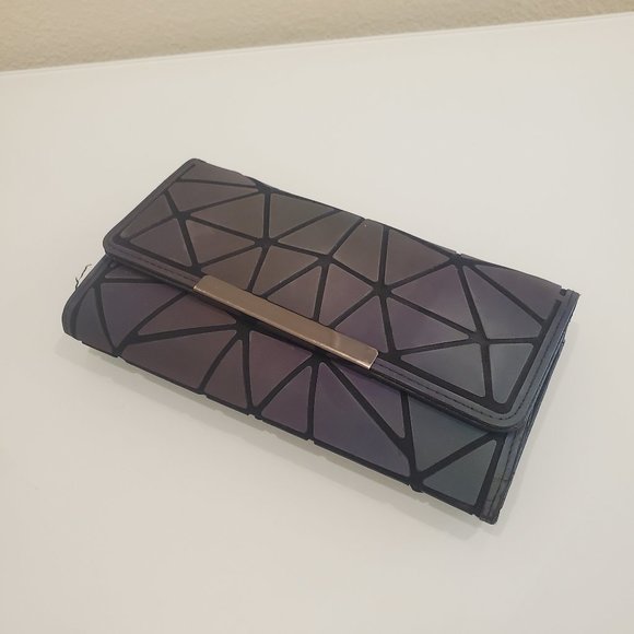 Handbags - Geometric Luminous Wallet